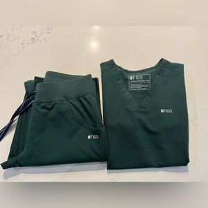 Figs Women’s Technical Collection - British Racing Green Scrub Set - XS/T & XXS
